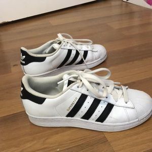Adidas superstars